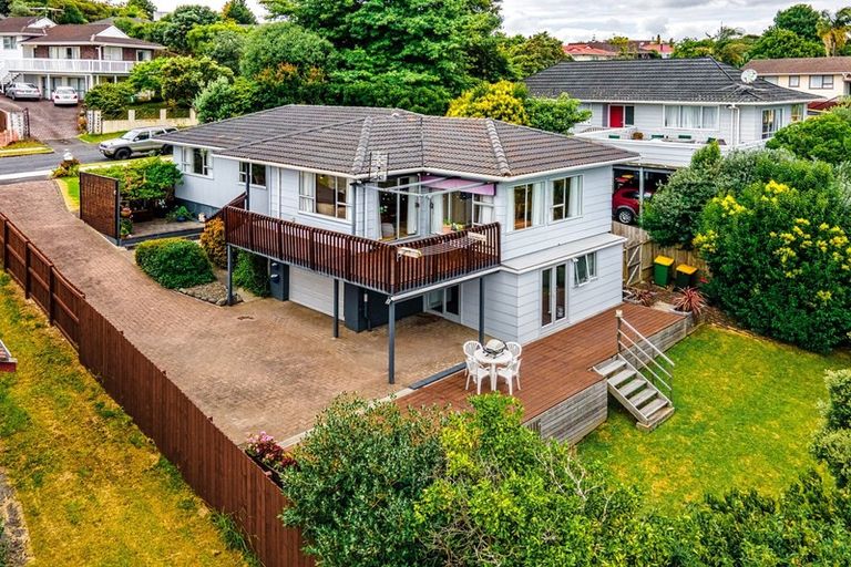 Photo of property in 28 Lewisham Street, Highland Park, Auckland, 2010