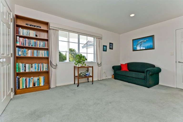 Photo of property in 10/199 Birdwood Road, Massey, Auckland, 0614