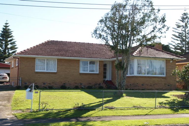 Photo of property in 13 Haddon Street, Mangere East, Auckland, 2024