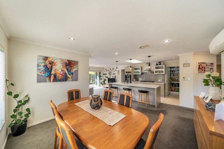 Photo of property in 140 Norana Road, Timberlea, Upper Hutt, 5018