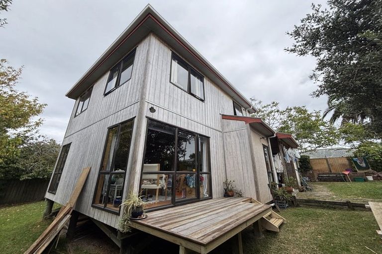 Photo of property in 2/1 Gloria Avenue, Te Atatu Peninsula, Auckland, 0610