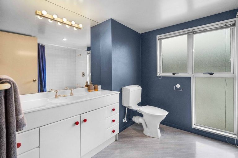 Photo of property in 4 Broadfell Avenue, Avonhead, Christchurch, 8042