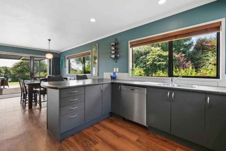 Photo of property in 154 Ohinepanea Road, Pukehina, Te Puke, 3186