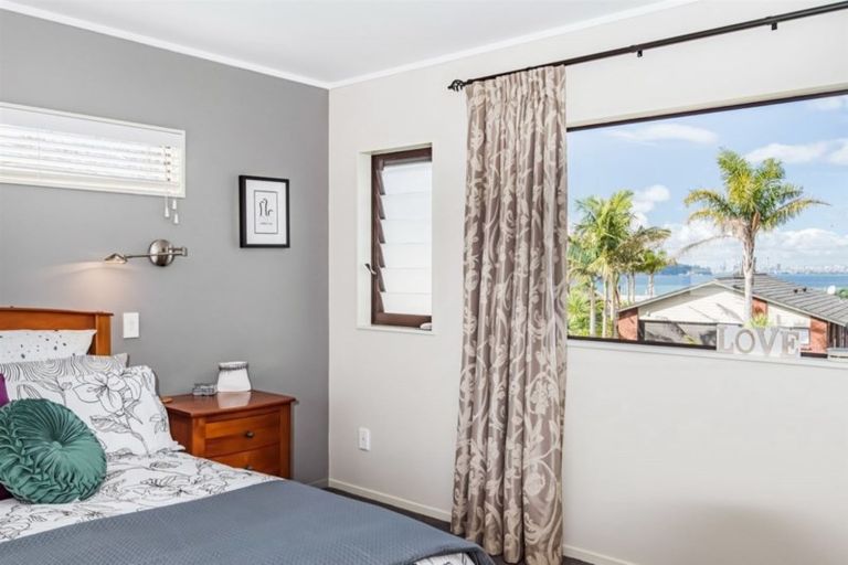 Photo of property in 21 Deanna Drive, West Harbour, Auckland, 0618