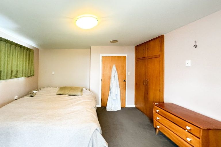 Photo of property in 1 Ostend Place, Avonhead, Christchurch, 8042