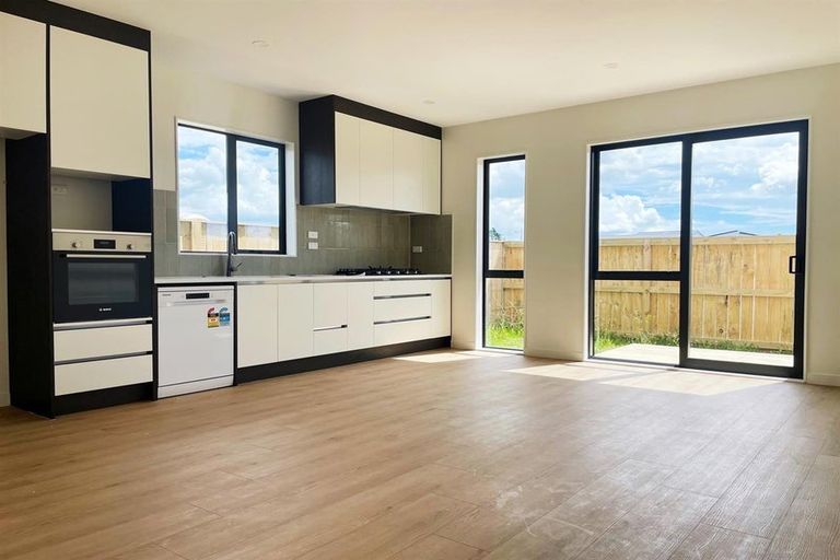 Photo of property in 6 Ihi Place, Karaka, 2578