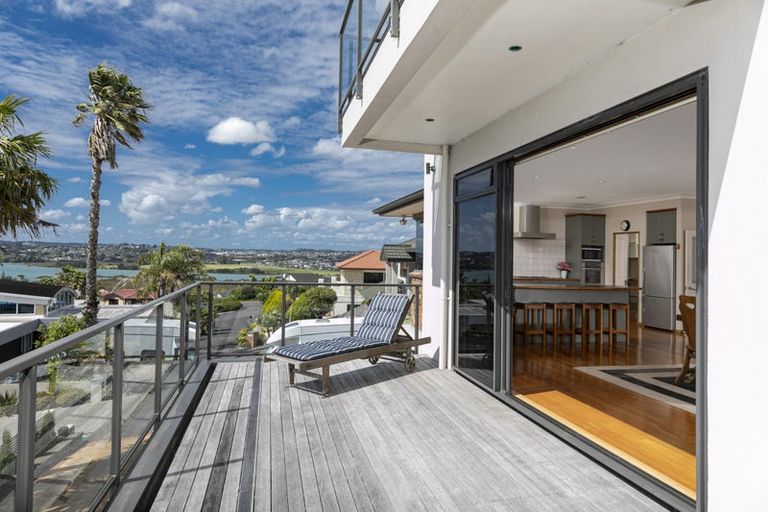 Photo of property in 10 Ashburn Close, Orewa, 0931