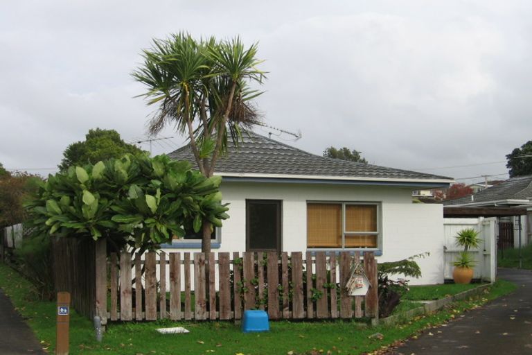 Photo of property in 2/10 Quo Vadis Place, Red Beach, 0932