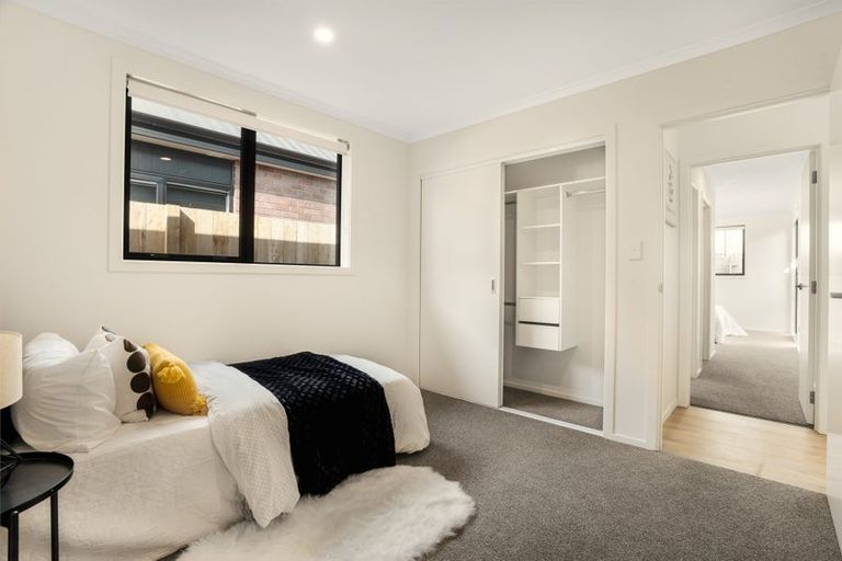 Photo of property in 25 Waruhia Crescent, Rototuna North, 3281