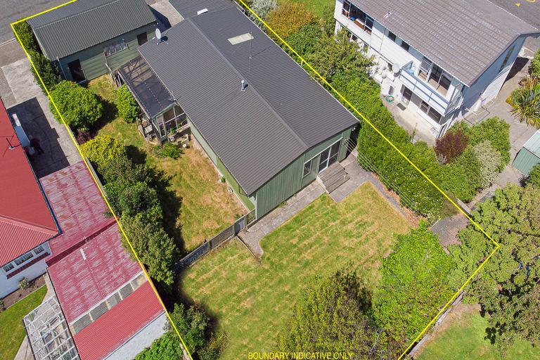 Photo of property in 4 Pine Crescent, Hargest, Invercargill, 9810