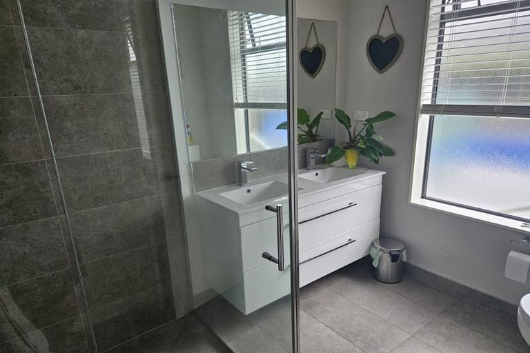 Photo of property in 4 Bellamont Street, Kumeu, 0810