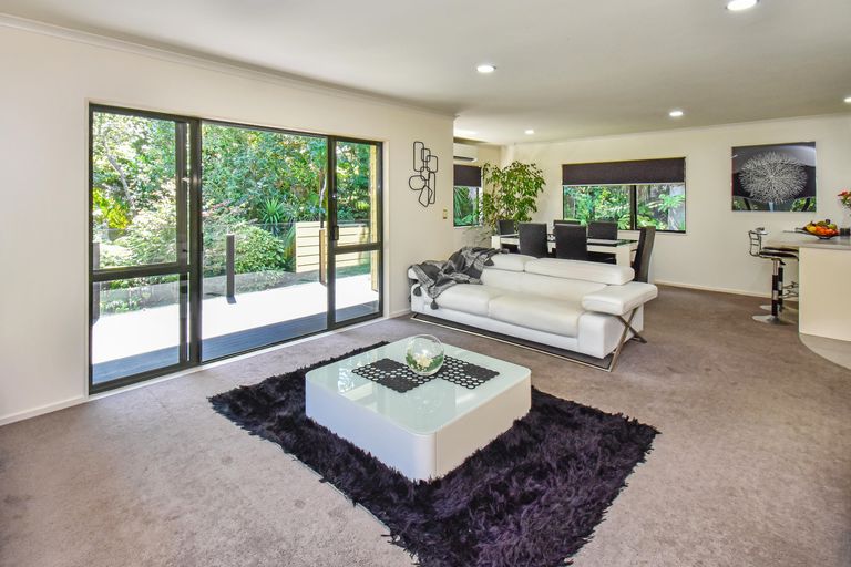 Photo of property in 1/36 Halver Road, Hillpark, Auckland, 2102