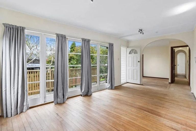 Photo of property in 6 Palmer Avenue, Glen Eden, Auckland, 0602