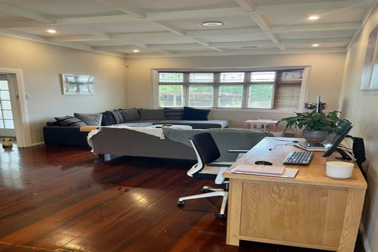 Photo of property in 17 Pakuranga Road, Pakuranga, Auckland, 2010