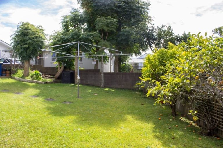 Photo of property in 13 Colin Wild Place, Glenfield, Auckland, 0629