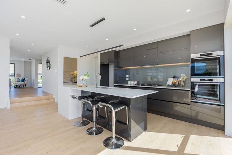 Photo of property in 16 Pekanga Road, Orewa, 0931