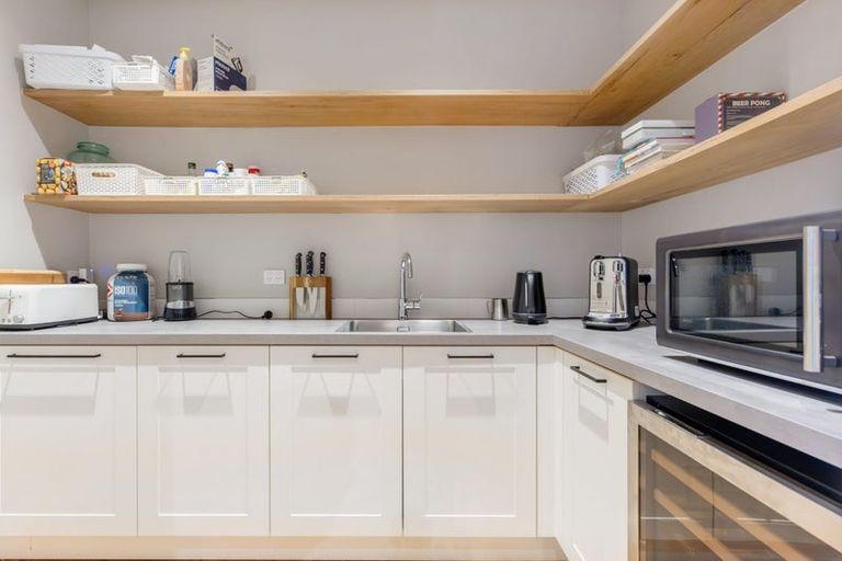 Photo of property in 11 Sharon Road, Waiake, Auckland, 0630