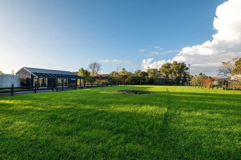 Photo of property in 1343 Kahikatea Flat Road, Kaukapakapa, 0871