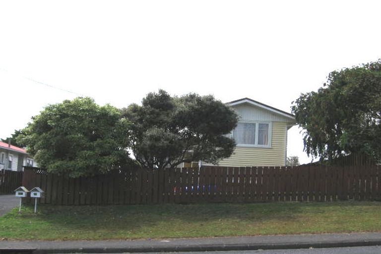 Photo of property in 20 Awaroa Road, Sunnyvale, Auckland, 0612