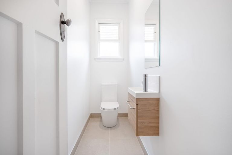 Photo of property in 35 Stapletons Road, Richmond, Christchurch, 8013