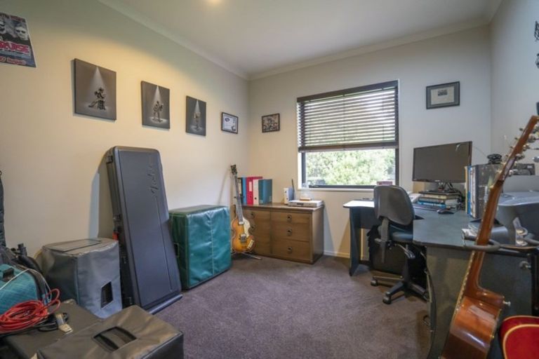 Photo of property in 61 Dunns Road, Otatara, Invercargill, 9879