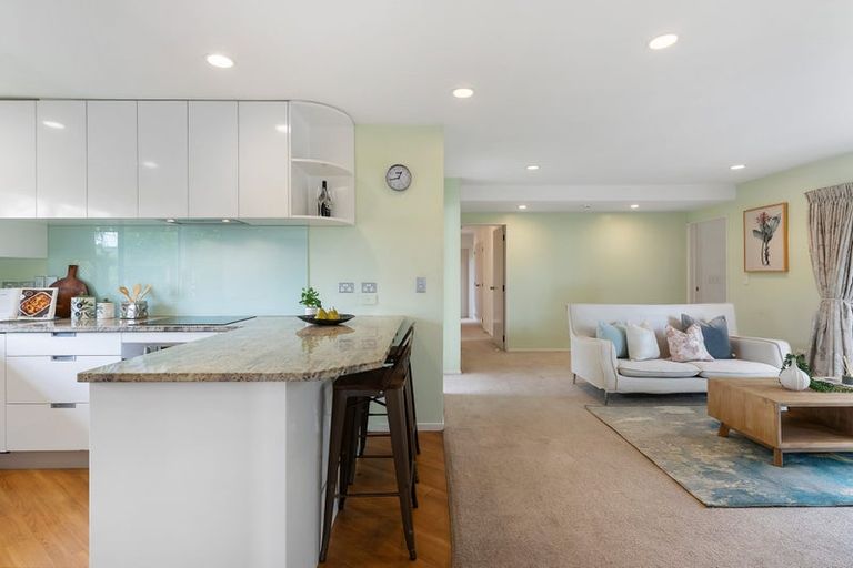 Photo of property in 15 Perendale Close, Somerville, Auckland, 2014