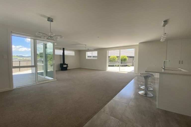 Photo of property in 24 Rochfort Crescent, Pyes Pa, Tauranga, 3112