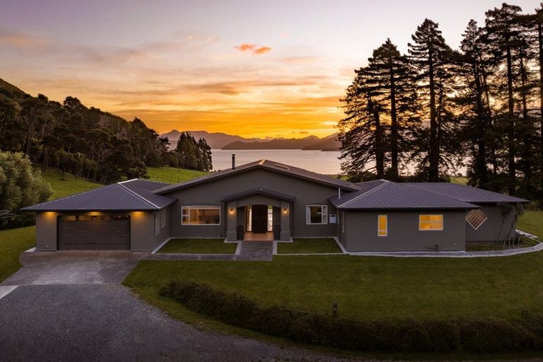 Photo of property in 5564 Kenepuru Road, Waitaria Bay, Picton, 7282