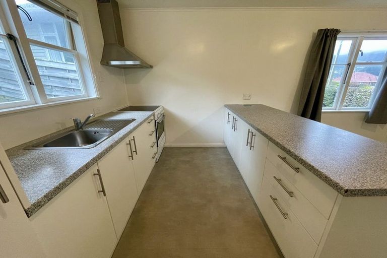 Photo of property in 69 Taylor Terrace, Tawa, Wellington, 5028