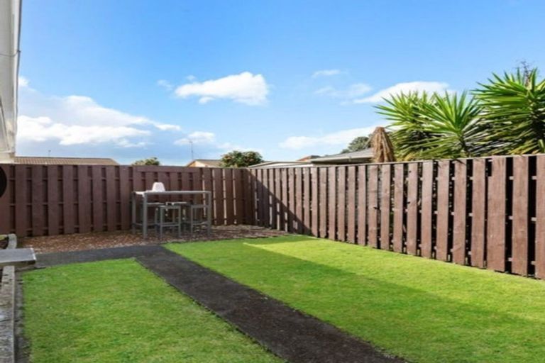 Photo of property in 2/15 Latham Avenue, Pakuranga, Auckland, 2010