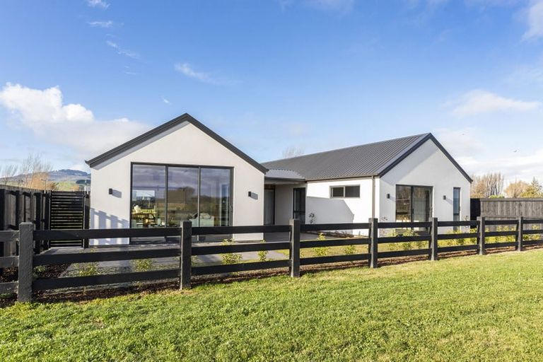 Photo of property in 100 Skibbereen Drive, Halswell, 8025