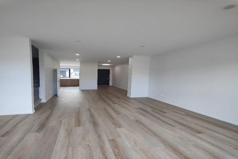 Photo of property in 8 Kautawa Lane, Massey, Auckland, 0614