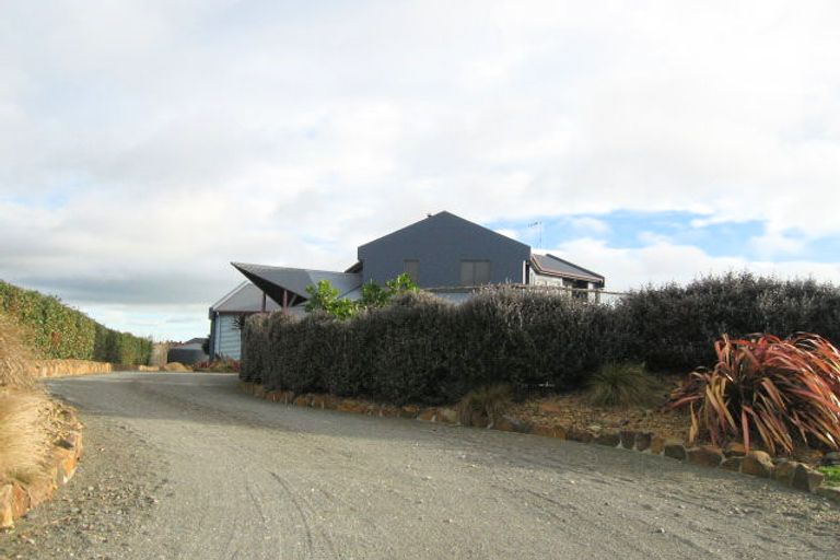 Photo of property in 45 Waicola Drive, Fitzherbert, Palmerston North, 4471