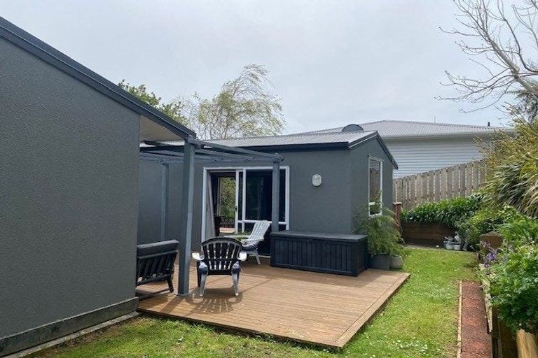Photo of property in 91 Awanui Street, Merrilands, New Plymouth, 4312