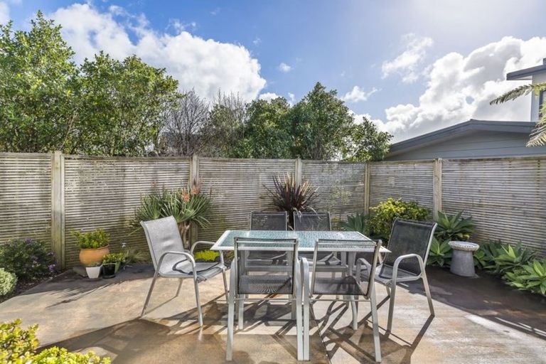 Photo of property in 8/64 Schnapper Rock Road, Schnapper Rock, Auckland, 0632