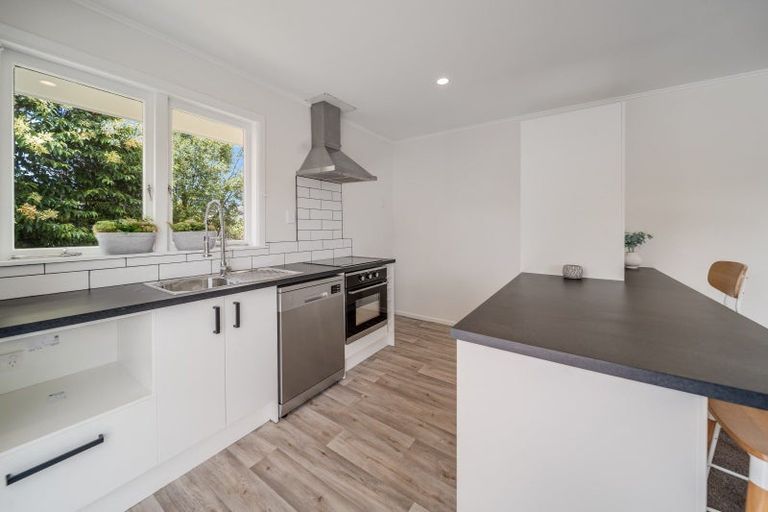 Photo of property in 16 Thornton Place, Melville, Hamilton, 3206