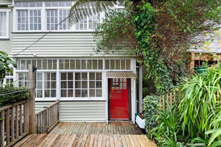 Photo of property in 145 Kelburn Parade, Kelburn, Wellington, 6012