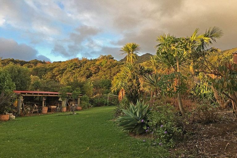 Photo of property in 76 Top Town Place, Coromandel, 3506