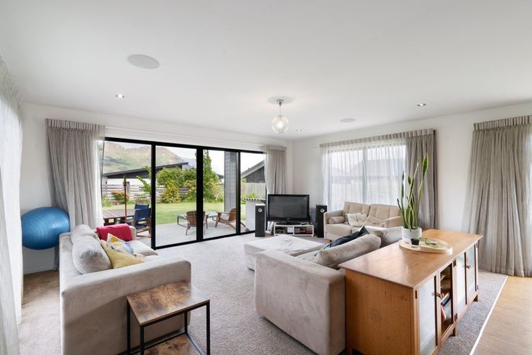 Photo of property in 9 Centre Crescent, Wanaka, 9305