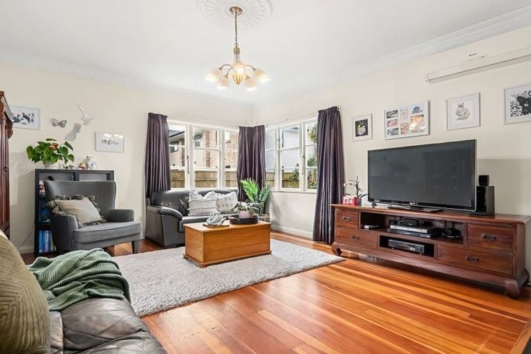 Photo of property in 15 Pearce Crescent, Taita, Lower Hutt, 5011