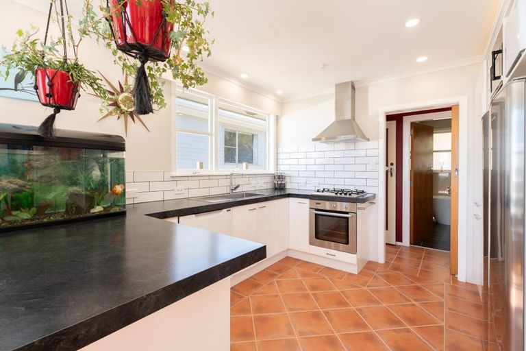 Photo of property in 97a Glanmire Road, Newlands, Wellington, 6037