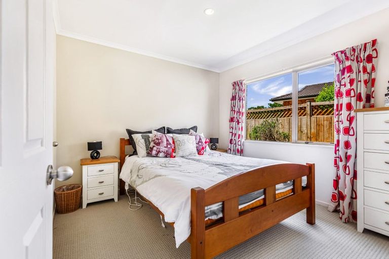 Photo of property in 14 Semillon Avenue, Henderson, Auckland, 0612