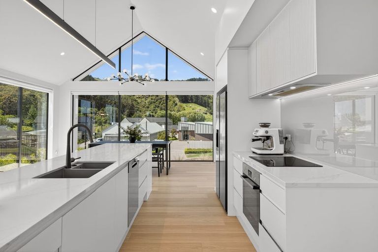 Photo of property in 6 Round Hill Rise, Cracroft, Christchurch, 8022