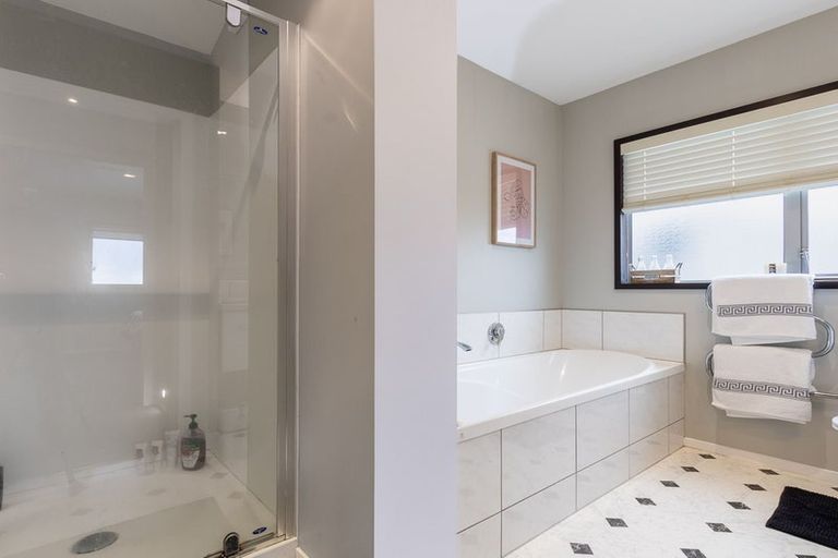 Photo of property in 48 Kotare Street, Waikanae, 5036