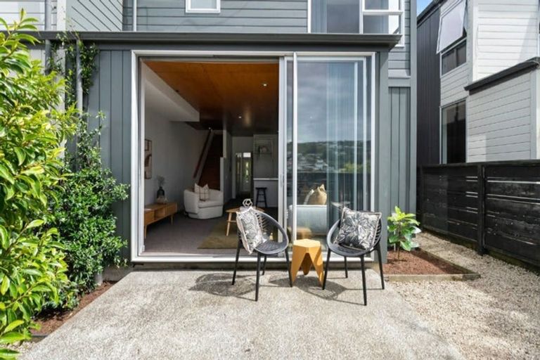 Photo of property in 12/3 Severn Street, Island Bay, Wellington, 6023