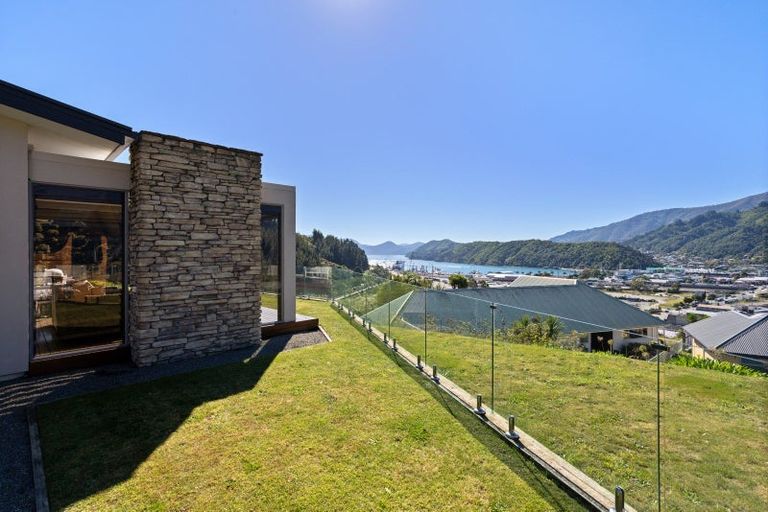 Photo of property in 16 Harbour View Heights, Picton, 7220
