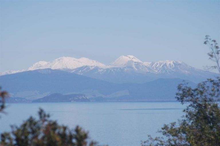 Photo of property in 4 Whakamoenga Point, Acacia Bay, Taupo, 3385