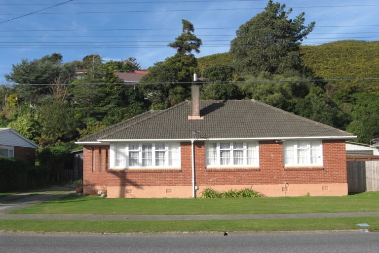 Photo of property in 208 Waddington Drive, Naenae, Lower Hutt, 5011