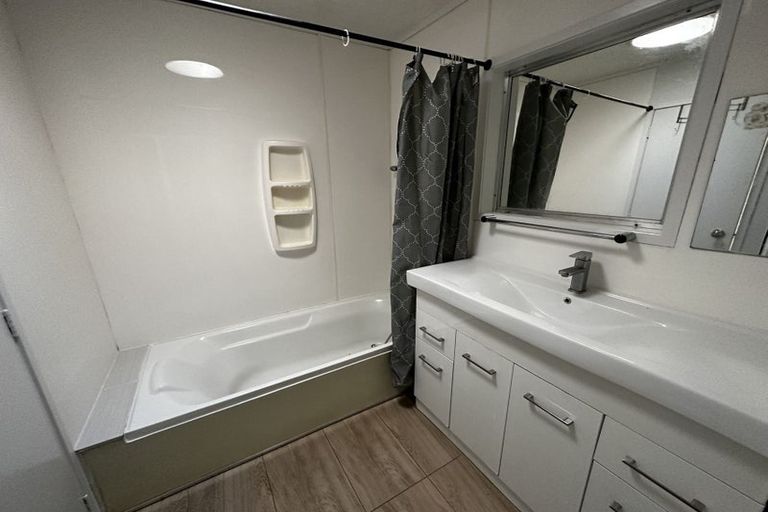 Photo of property in 10 Celeste Place, Totara Vale, Auckland, 0627