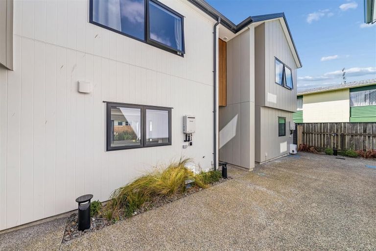 Photo of property in 8/104 Martin Street, Wallaceville, Upper Hutt, 5018